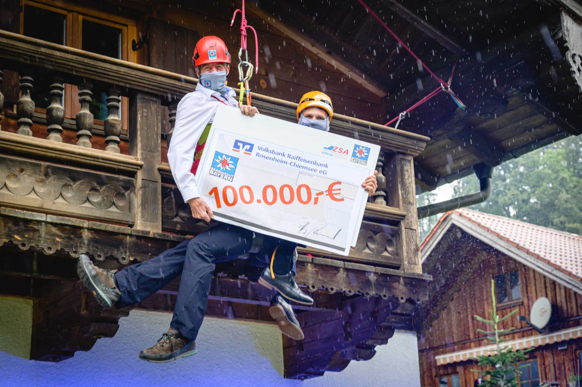 100.000 Euro Spende an die Bergwacht-Bereitschaften in der Region